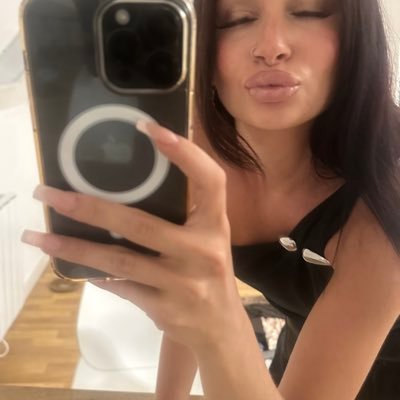 Maloryromano's profile picture. 