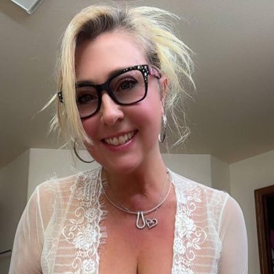 I’m 52 years looking for fun or friends with benefits, don't come to my dm asking me for naughty pics I'm here for something real😍🥰