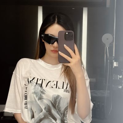 https://t.co/Q3lFYqxUFO draped in gĶoĶlĶdĶ dĶrĶeĶaĶmĶsĶ ā¹ wrapped in š©š²šæšš®š°š² silk.