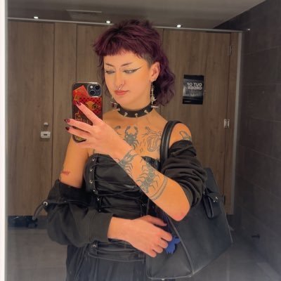 🏴🐝🌈🌱⚗️🦆 cvtherxine on insta//disaster bisexual birdwatcher + have a nice life enthusiast Ⓥ