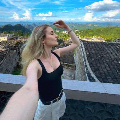 I like traveling, diving, cooking and yoga. I hope someone can get to know a different side of me.
