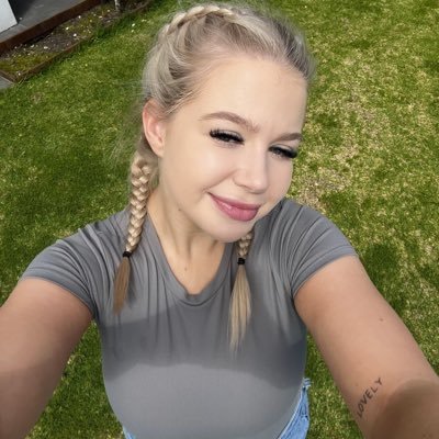 JenniferLawr53's profile picture. Don’t judge 🧑‍⚖️ a book by its cover