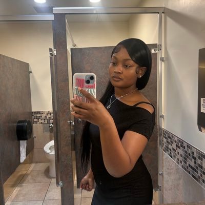a very simple girl. 🤍