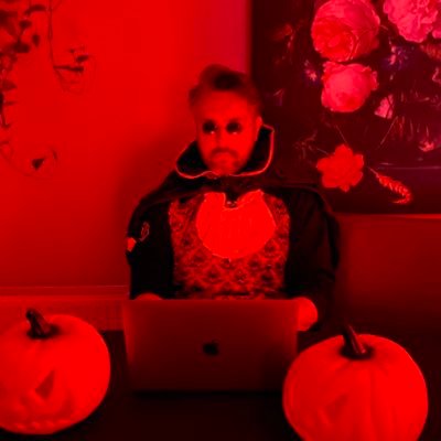 🧛♂️⚰️🩸💀🏕️ Immortal, exhausted, mildly undead inside. 🕷️🕸️🦇💃🏻🕺🏻 Cape on at 9, bedtime stories at 8.