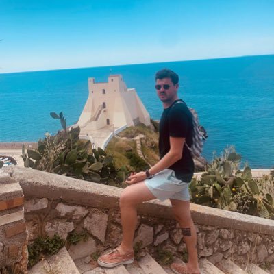 LeoFw's profile picture. Solo la mia messa è buona, nel nome del padre, del figlio e dello spirito che suona. Primo Brown / @juventusfc @ntfc