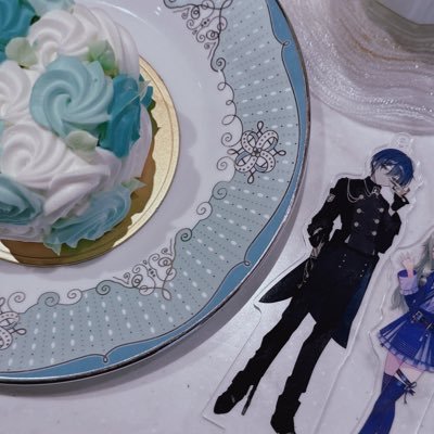with_o5o4's profile picture. ♡ 合わない目が愛しいね ♡