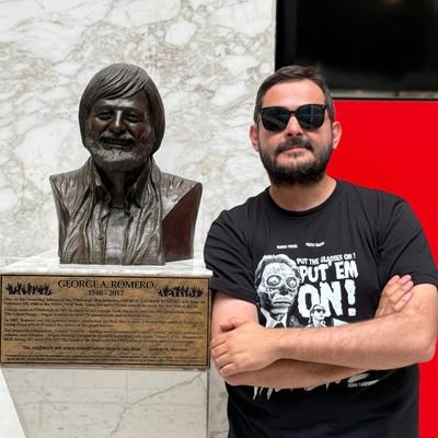 Soy Javier Romero, autor, guionista y escritor independiente especializado en terror.