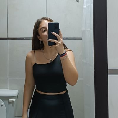 camilagirou's profile picture. 🌙