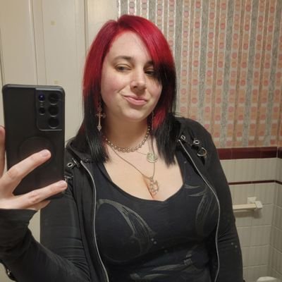 byoteeth's profile picture. nerd