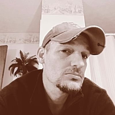Lover of The University of South Carolina Gamecocks, That's what she said & Chuck Norris jokes. My assassin code name for the CIA is Doodles McGee...