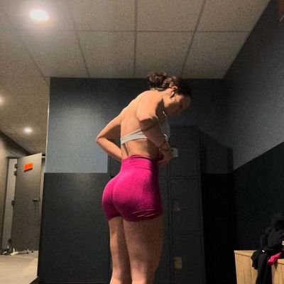 MoneyMiss, Domina, feetgirl, Créatrice de contenu | impitoyable et sensuelle Offrande obligatoire https://t.co/zDezBLYSfk