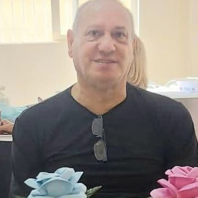 Não espere perfeição, sou humano...
- Coordenador pedagógico e prof. estética.