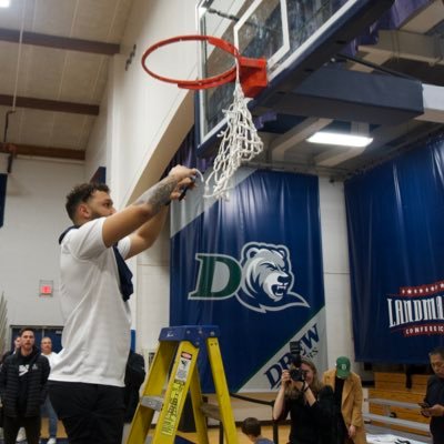 @drew_mbb Assistant Coach | @TeamVertimax Certified Trainer | Drew MBB Alum 22ā | @WNBA Scout | @newyorkbisons Program Director