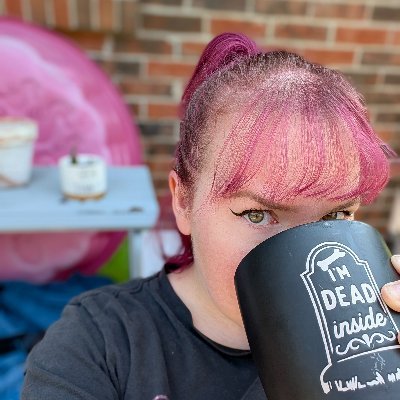 Art! Coffee! Cats! JoJos! Possibly an imp in human disguise. @KosmicKandles and @Lets_Playsum code: