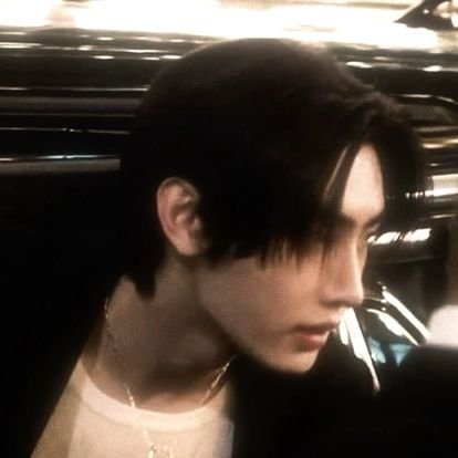 hooniiewnick's profile picture. 난지 걘지 헷갈리게 말아' 
˙⋆✮