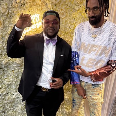 “Even if you in a Benz, you still a nigga in a coupe.” -Black Ye #LLAlex #BuffBear #UnapologeticallyBLACK #FearTheDeer 🦌 #GoPackGo #414