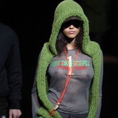 seeinrhed's profile picture. ig @flahk