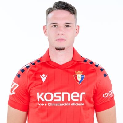 Jugador de @Osasuna . Instagram: Mikelgarciia