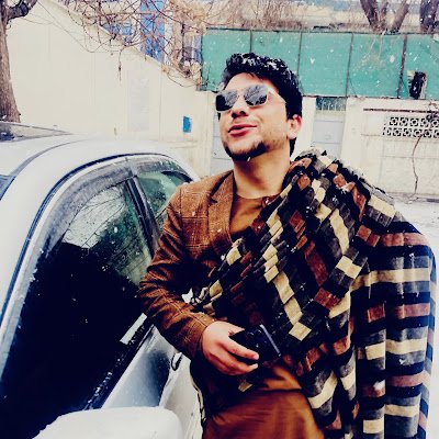 زه د داسې ېوې ټولنې وګړی يم ، که پوه شي چې ته د خوب پر مهال يو ښه خوب وينې نو هتماً به دې له خوبه راويښوي !