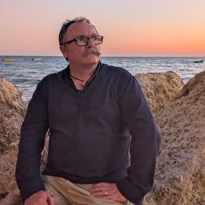 ballyboneman's profile picture. Life is a complicated business. So complicated in fact that we can only have a slender grasp on reality. The sly and smart people know this. Watch out for them!