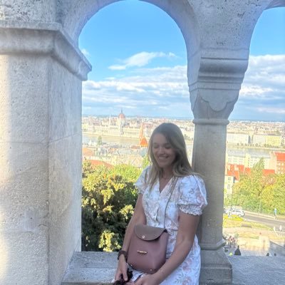 30 ans | swiftie since 2012 | Folklore 🩶 Reputation 🐍TTPD 🪶 | Free 🇵🇸🍉 | Ferrari tifosi | Saw a pole form Charles Leclerc