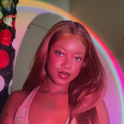 🦋and though she be but little, she is fierce 🦋🖤 med student🩺 5’11