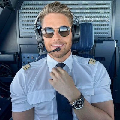 RayJohnson3333's profile picture. 🇩🇪 # Pilot ✈️ Munich