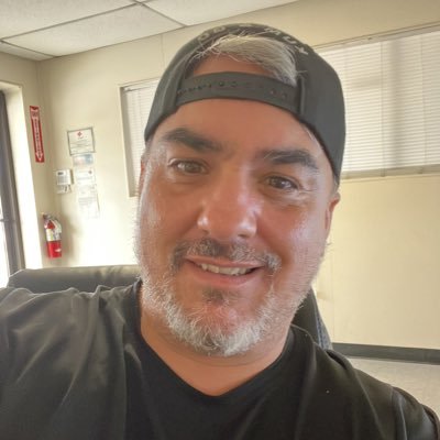 leverage trader - regular guy with motion - sometimes i sound smart - Headlight Hero | Skool https://t.co/vFQtwvCulW