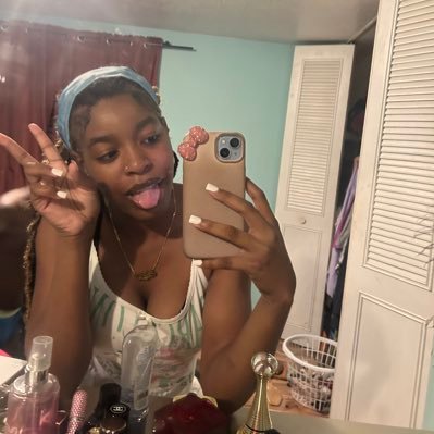 Yourtooslow_'s profile picture. just a pretty bitch with a mean attitude