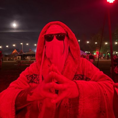 Musician/Painter // profile pic by Millsy
#TheOutsidersFromBroccoliCity album OUT NOW 🥦🌃
https://t.co/ykBflA0JVi