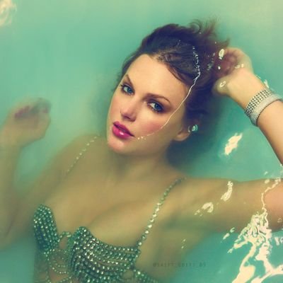 Louise_TS13's profile picture. 28 | Swiftie | Ice Hockey | Pop Culture Enthusiast
🇮🇪 💚🖤 Always Clowning | Dublin N3 | TN x 1