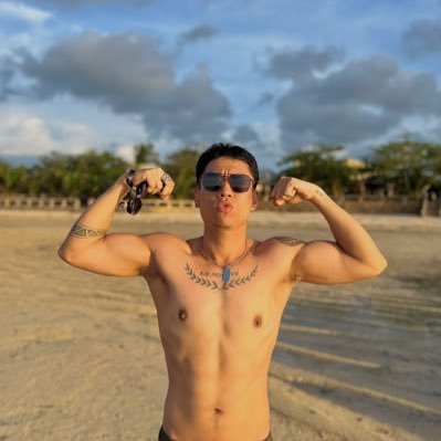 Content Creator • Pure Top • Quezon City • 24 • 5'6