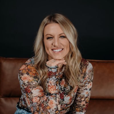 SCE_Meyer's profile picture. 3rd Grade Teacher ✏️• Stone Creek Elementarys 🏫• House of Malachite 🐉