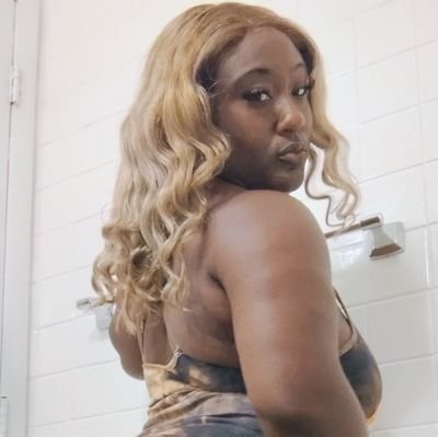 I'm a Aries ♈♈
BIg Freak 💦💦
I'm a short Girl 4'11 n Thick 🍑