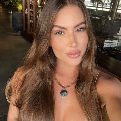 Cryptocurrency enthusiast, lover of culture, travelling, food, pets, cheerful big girl.