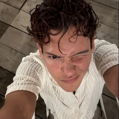 @SamPalmer63’s fan acc for @OmarRudberg|🇬🇧|Simon+Wille’s son Omar’s English brother|He/Him|Owner of In The Sunrise|Kilay’s biggest fan\child|unlabelled|Minor