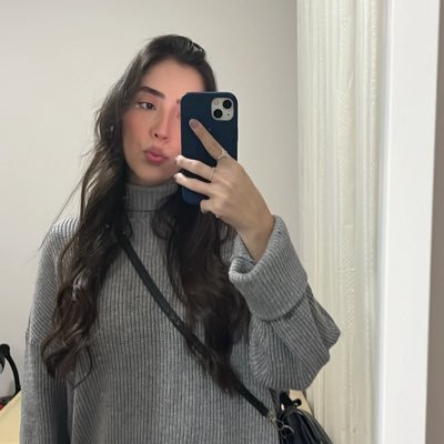 _marianamoraesc's profile picture. cherish the beautiful things 🌹