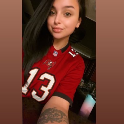 Biologist 🧬 Anthropologist 💀 Dog Mom 🐶🐶 Buccaneers 🏈🏴☠️💥
