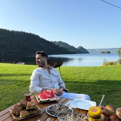 Elbet bulurum bir at; katılırım süvarilere. Islığını duyduğum devlerin üstüne sürerim yine! ... İÜ- SBUİ