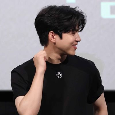 yeoleay's profile picture. yoon dowoon and lee haechan enthusiast 🐶🐻