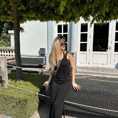 A person who likes freedom and loves the beauty of nature. 💦💗