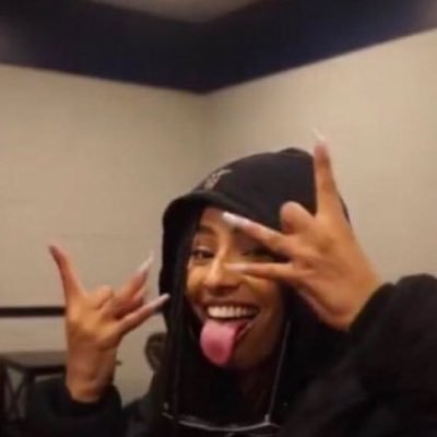 luvthugger's profile picture. 