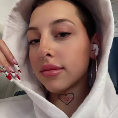☕️ Coffee enthusiast | 📚 Bookworm | 🌎massage therapist 🥰feel free to dm………Send me a DM for a massage telegram : @regina_bj