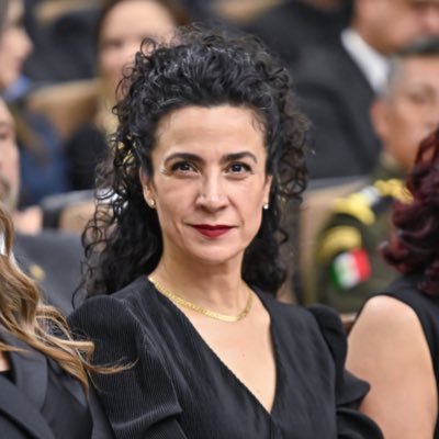 ilianaalvarados's profile picture. Abogada ⚖️, servidor público👩🏻‍💻 y mamá 👶🏻👶🏽.