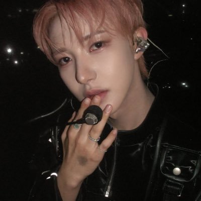 rejoinhuang's profile picture. episodic, visionary.