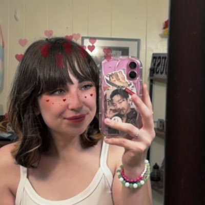 yeetemlouuise's profile picture. 🩸B4B🩸•Met Punk⚡️🤛🏻 •Met the OTC☝🏻Met my Mothers AJ & Aimee 10/19/24💗 🍻12-29-24🍻 🪶🐦‍🔥 🪭🎹In Your FantasyXATEEZXChitownXJuly26th🎹🪭