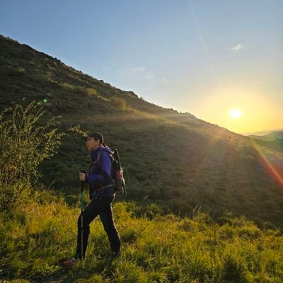 🍰 хийх хоббитой, 108 сунаж мөргөдөг, 🧘‍♀️🏃‍♀️🏊‍♀️ ⛰ алхдаг, одонтой ээж🤘
