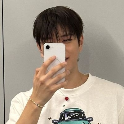 chnfilm's profile picture. mentally a mix of dazai osamu and kim seungmin