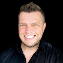 Branding visual designer and creative director with 20+ years of design experience, dedicated to elevating brands through impactful visual storytelling.