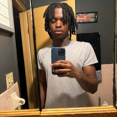 wh8w9xfxm9's profile picture. lm trying fuck